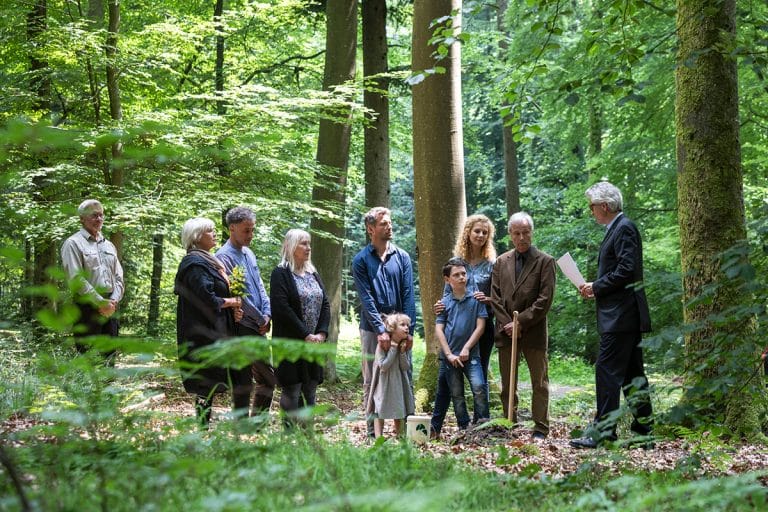 ZINTL Bestattungen: FriedWald ist ein alternativer Bestattungsort mitten in der Natur. Friedwald / Ruheforst (Baumbestattung)